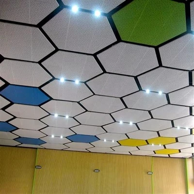 Posa quadrata in alluminio nel soffitto